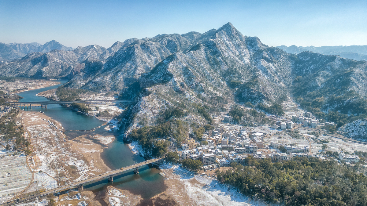 雪落九丈尖